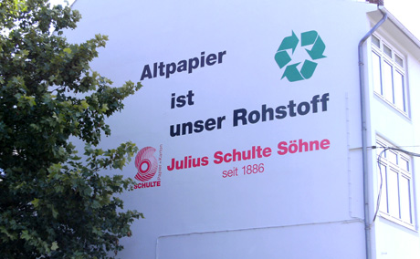 fassadenbeschriftung giebelfassadenfläche weisse fassade altbau