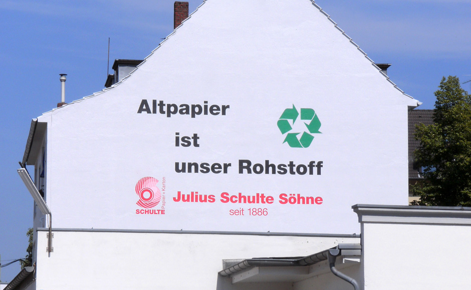 giebel fassade fassadenbeschriftung schrift an Hauswand in Düsseldorf