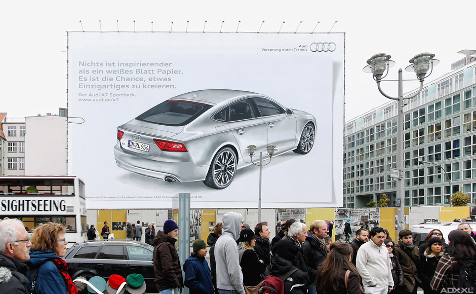 werbeplakatgestaltung auto fotorealismus hausfassadengestaltung fassadenmalerei kunstwerk