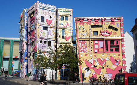 Buntes Rizzi Haus in Braunschweig Fassade bunt haus